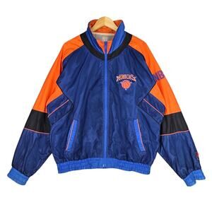 VINTAGE 90's PRO PLAYER NEW YORK KNICKS JACKET – MEN’S L – BLUE/ORANGE –  NYLON